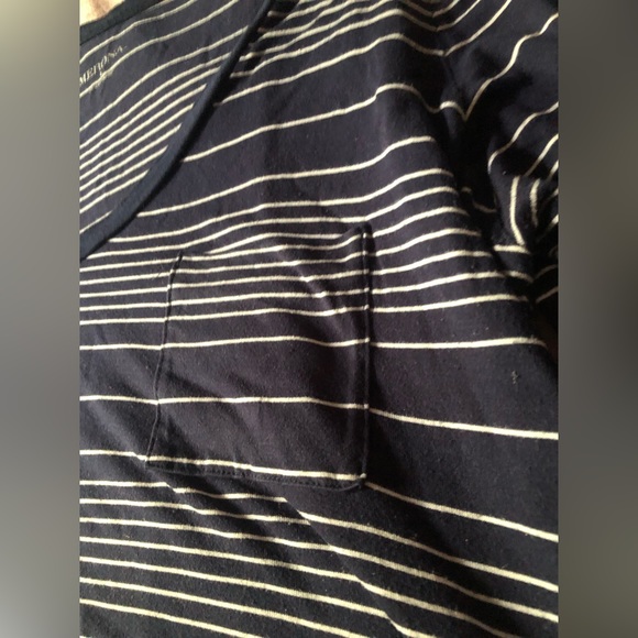 New without tags comfy tee - Picture 2 of 4